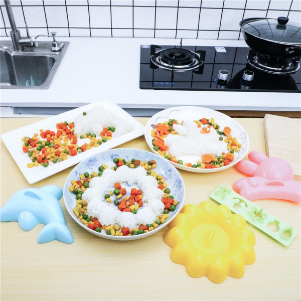 DIY饭团模具宝宝辅食动物压花便当工具 卡通可爱模具四件套
